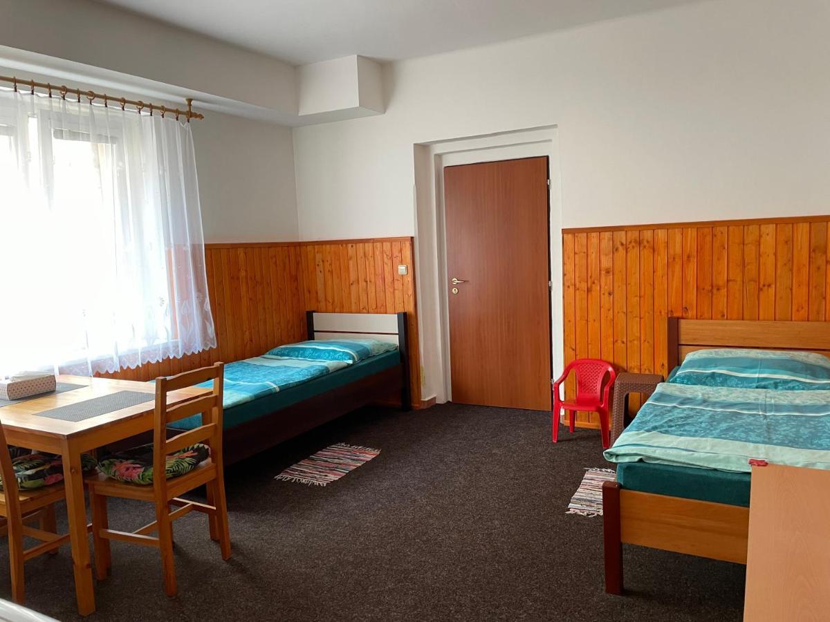 Garsoniera V Roddinem Dome Guest House Dubice Exterior photo